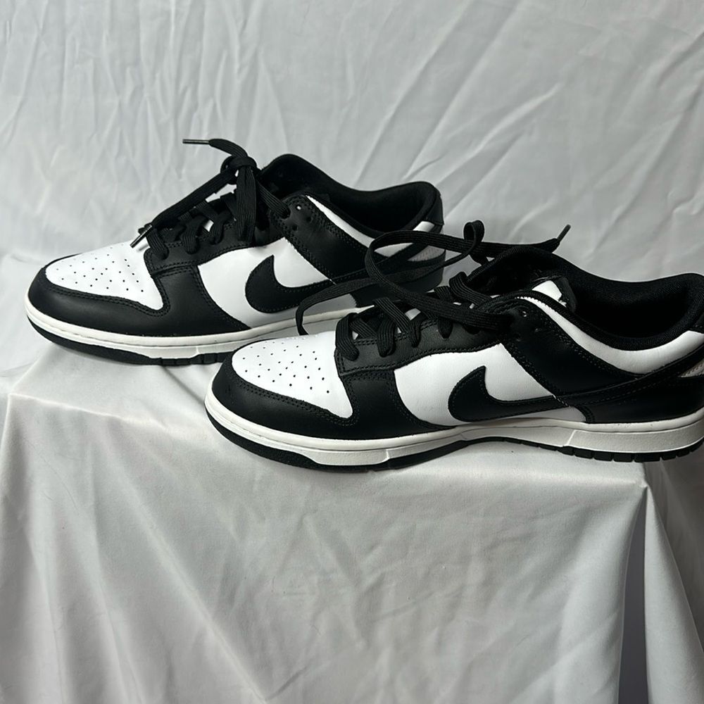 Brand new with replacement box dunk low pandas size 11m